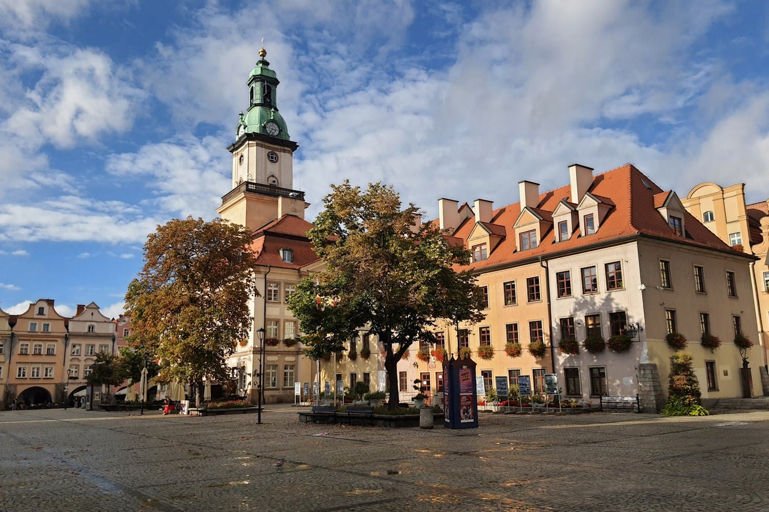 Jelenia Góra jako baza wypadowa – co zobaczyć z grupą?